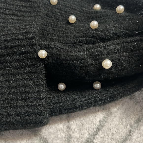 Faux pearl black beanie with puff ball! - Picture 3 of 3